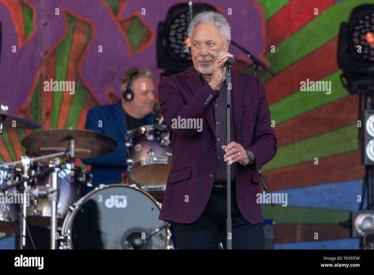 Mai 2, 2019 - New Orleans, Louisiana, USA - Sänger Tom Jones (SIR THOMAS JOHN WOODWARD OBE) während des 50-jährigen Jubiläums von New Orleans Jazz und Heritage Festival in New Orleans, Louisiana (Credit Bild: © Daniel DeSlover/ZUMA Draht) Stockfoto