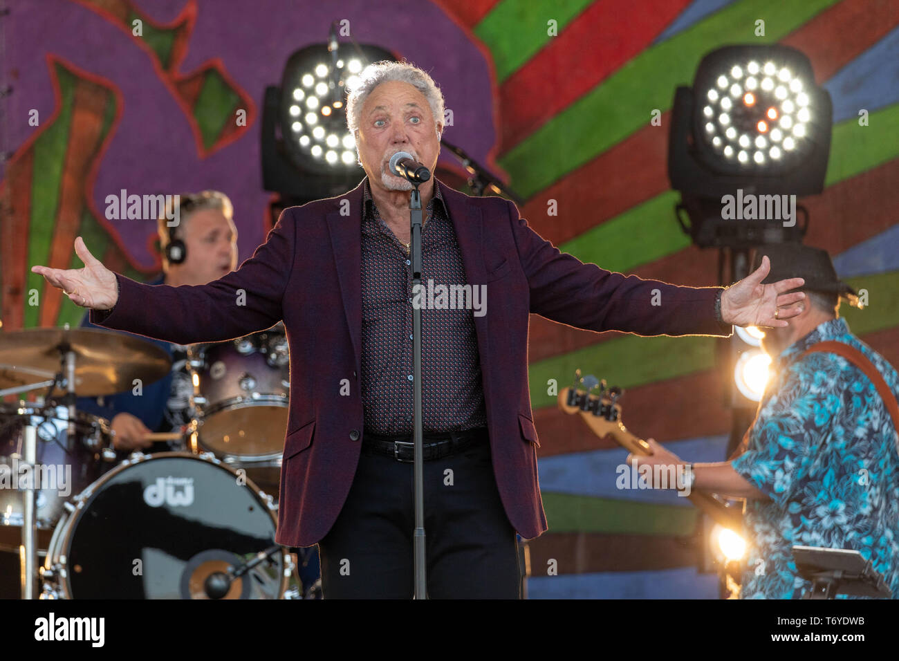 Mai 2, 2019 - New Orleans, Louisiana, USA - Sänger Tom Jones (SIR THOMAS JOHN WOODWARD OBE) während des 50-jährigen Jubiläums von New Orleans Jazz und Heritage Festival in New Orleans, Louisiana (Credit Bild: © Daniel DeSlover/ZUMA Draht) Stockfoto