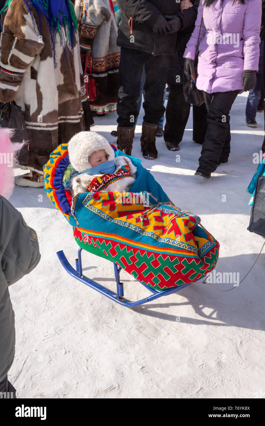 Russland, der Jamal-nenzen Autonome Region, Halbinsel Yamal, traditionelle baby Schlitten. Stockfoto