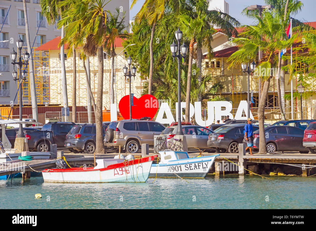 Renaissance Marina Oranjestad Aruba mit Flotte von Fischerboote neben LG Smith Boulevard. Stockfoto