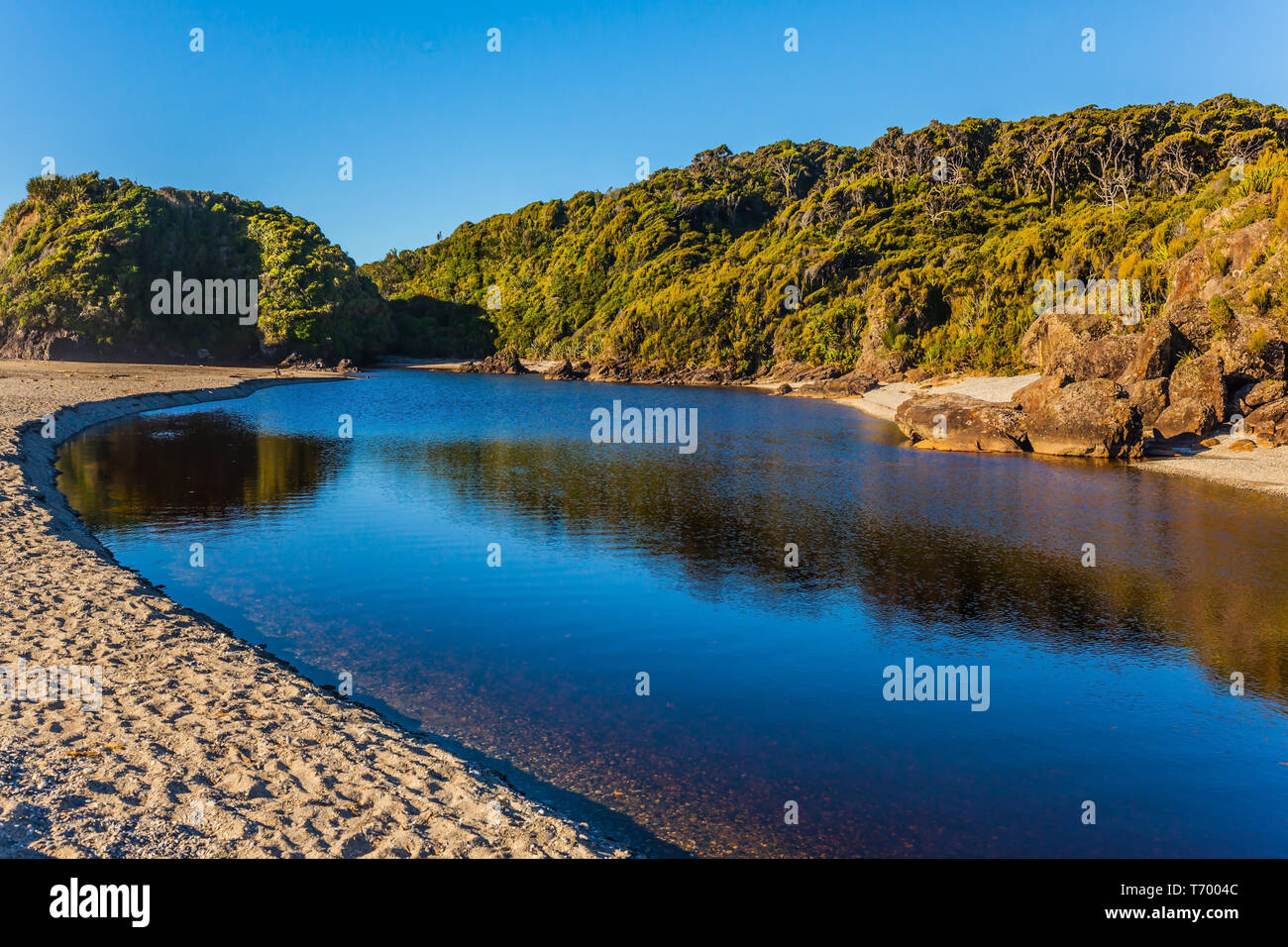 Malerische Teich am Strand Stockfoto