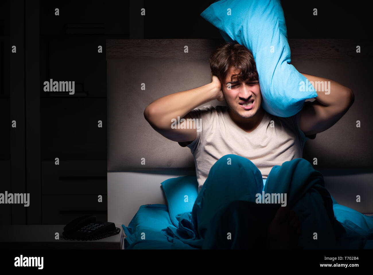 Nachbarn Zu Laut Kann Nicht Schlafen Kranker nachbar -Fotos und -Bildmaterial in hoher Auflösung – Alamy