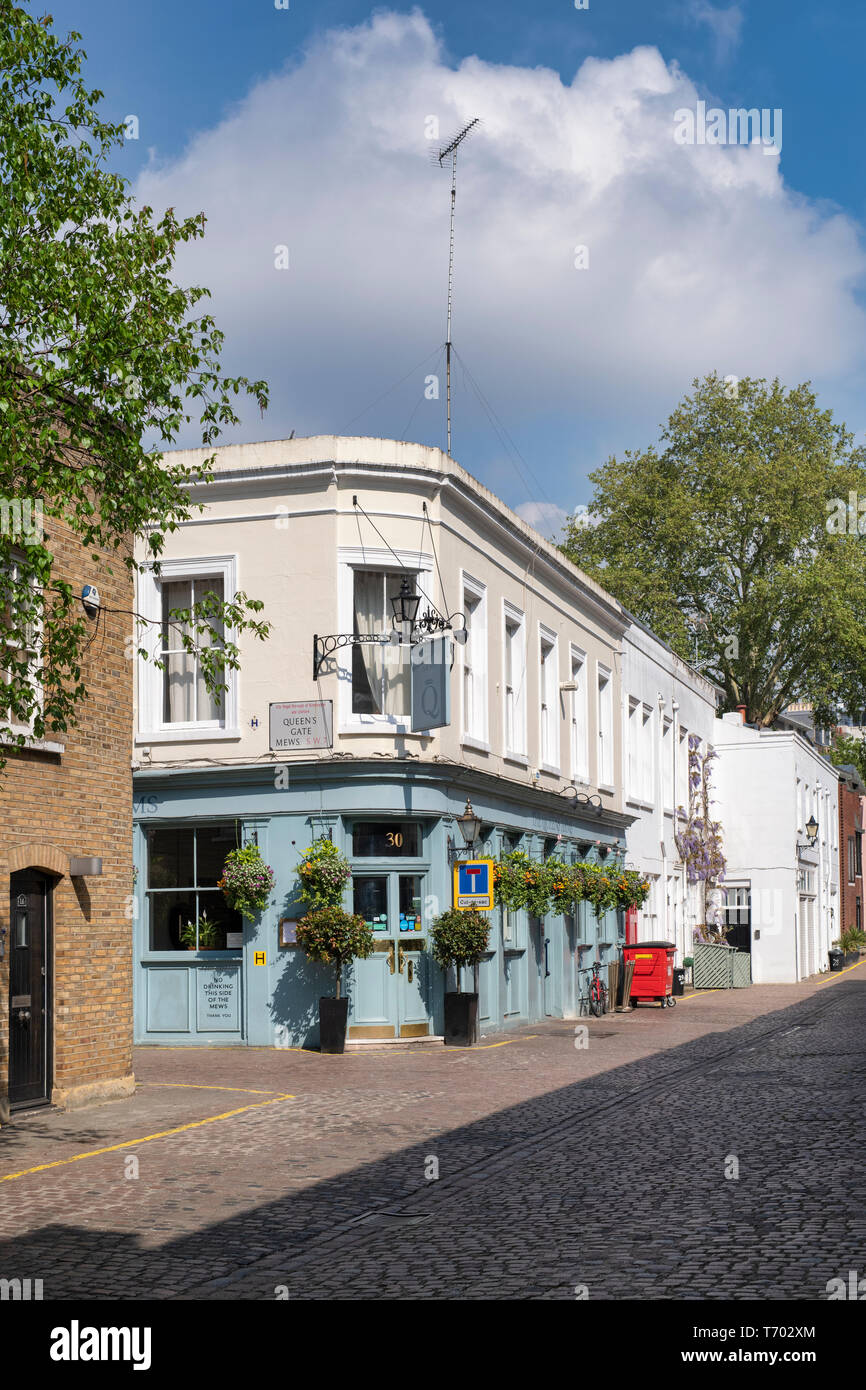 Die Queens Arms Pub in Queens Gate Mews, South Kensington, London, England Stockfoto