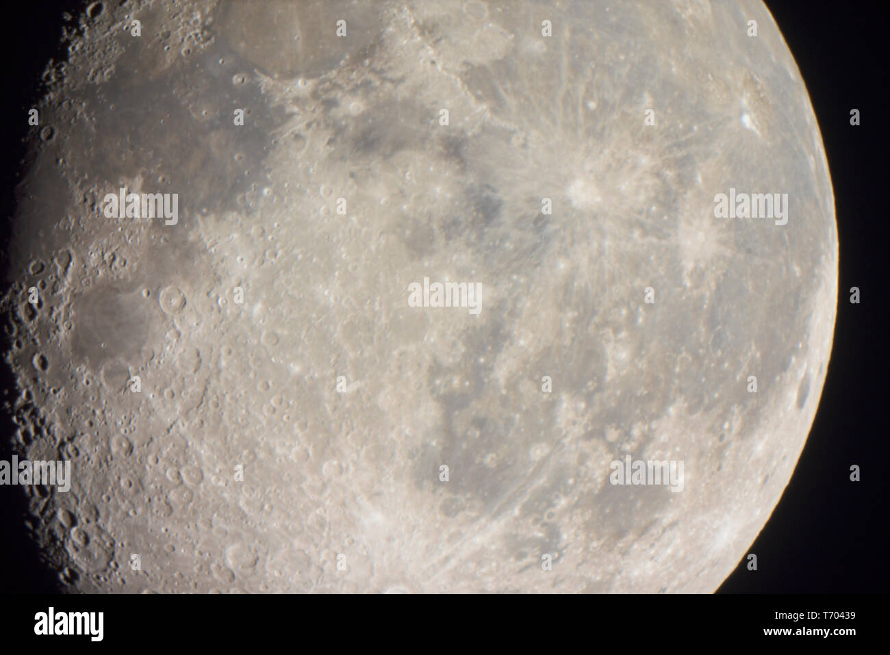 Krater auf dem Mond durch ein Fernrohr, San Pedro de Atacama, Chile gesehen  Stockfotografie - Alamy