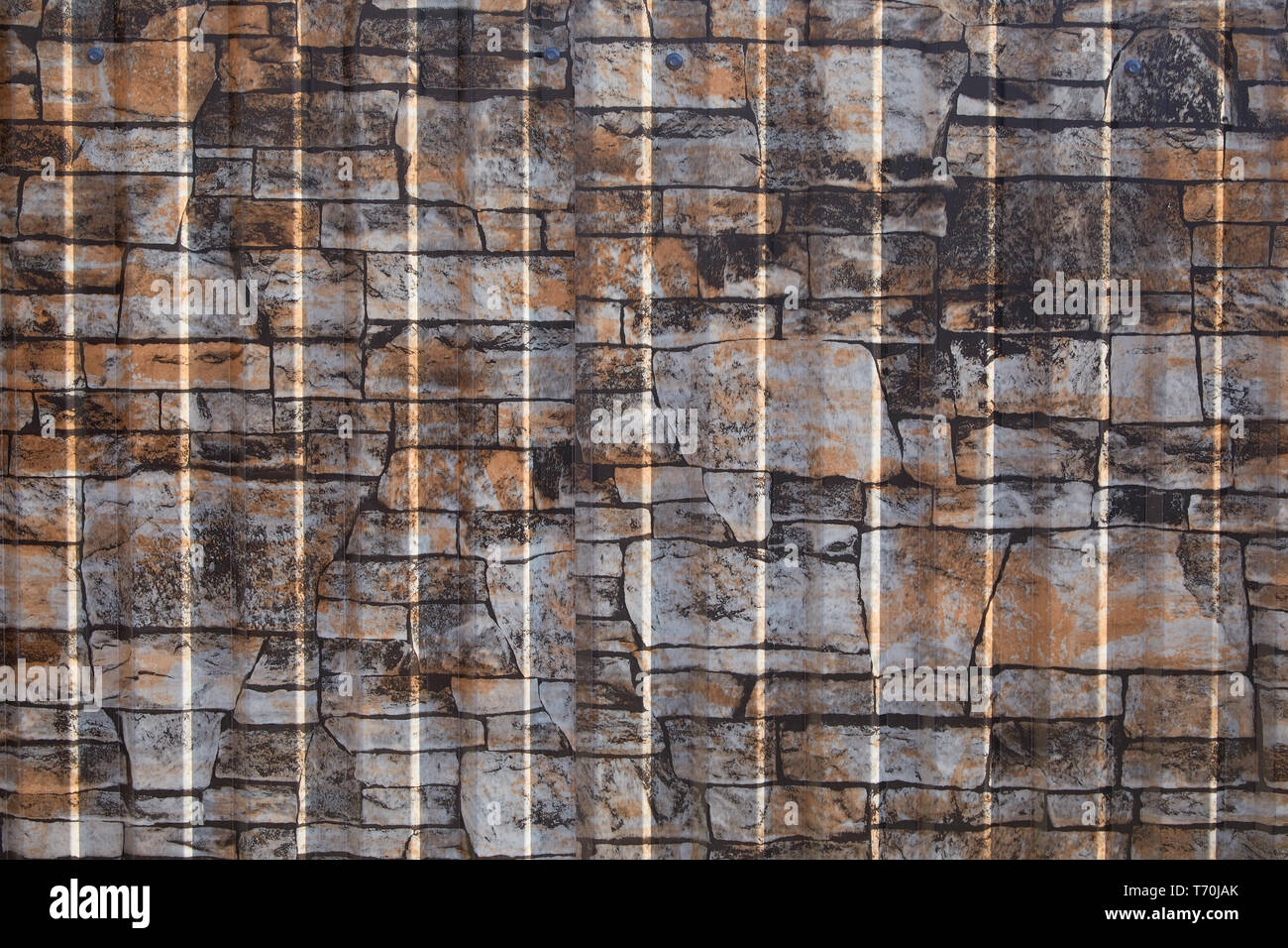 Nahtlose Behälter Muster. Aluminium Zaun. Verzinkter Stahl Wandhalter. Wellblech profiliert. Metall Nieten. Hintergrund Der rote Metall abstellgleis Stockfoto