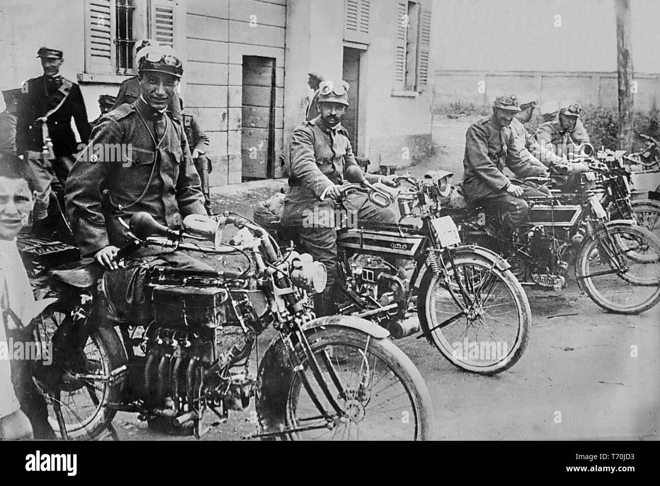 Gruppe italienischer Motorradfahrer 1914. Stockfoto