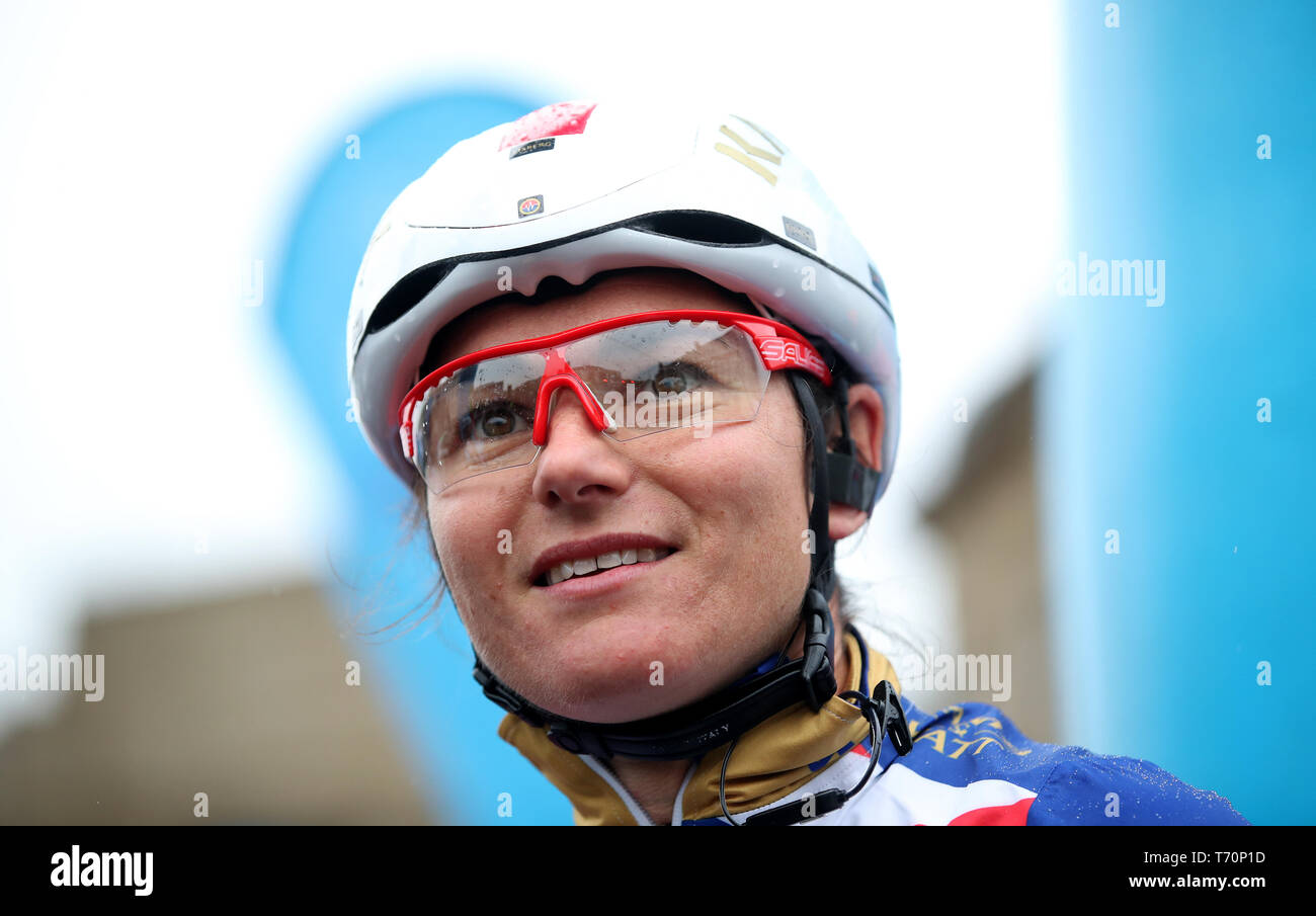 Geschichte Racing Dame Sarah Geschichte zu Beginn der dritten Stufe eine der 2019 Frauen Tour de Yorkshire. Stockfoto