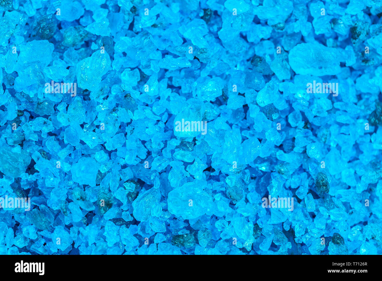 Blau Salz Hintergrund, hoch detaillierte Hintergrundinformationen vom blauen Meer Salz, Ansicht von oben Stockfoto