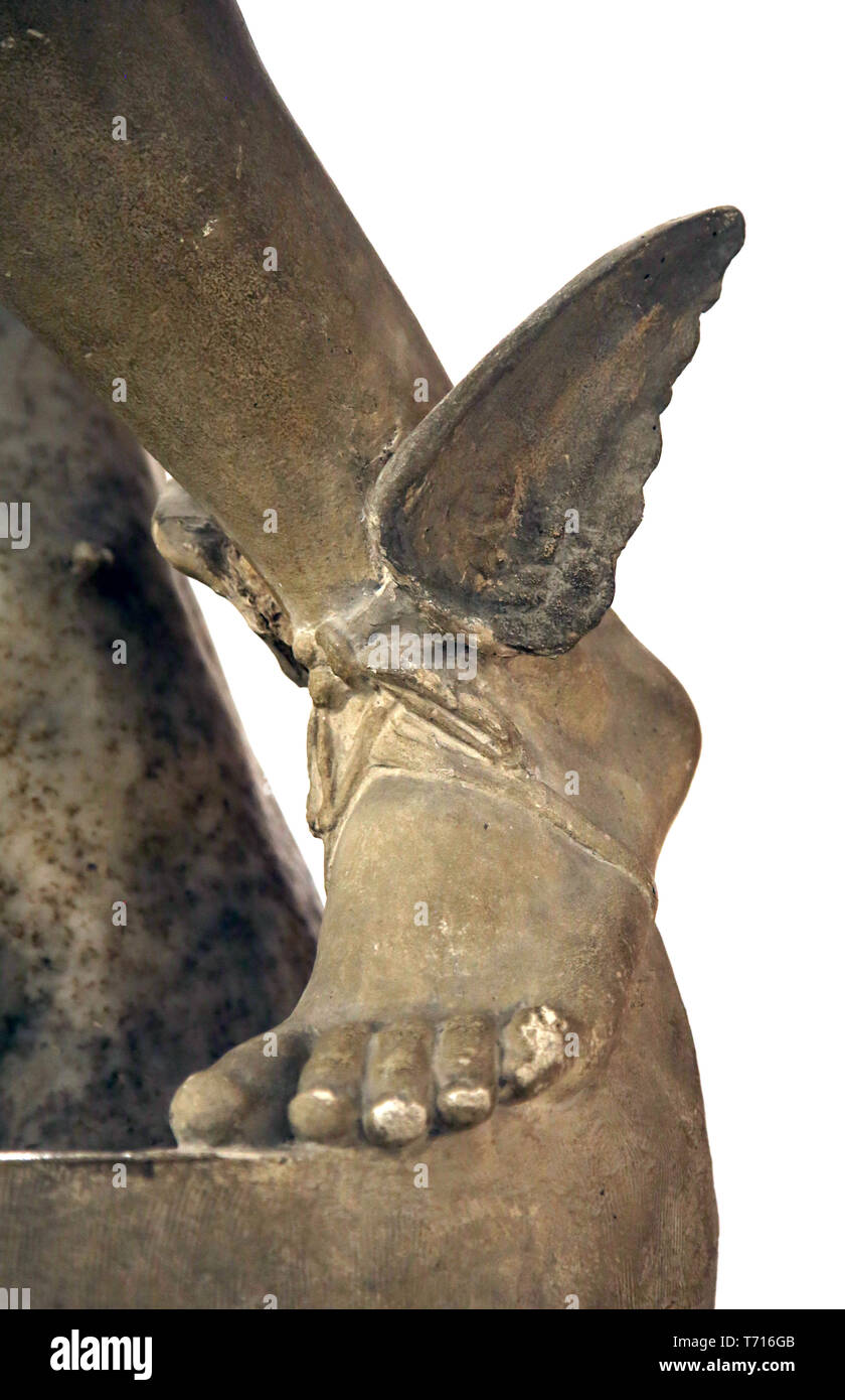 Statue von Merkur (Hermes). Detail der talaria, geflügelten Sandalen. Italica. 2 Cent. Das archäologische Museum von Sevilla. Andalusien. Spanien. Stockfoto