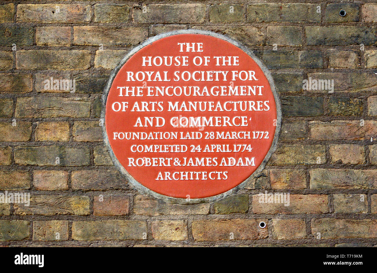 London, England, UK. Commemorative blaue Plakette: "Das Haus der Königlichen Gesellschaft zur Förderung der Künste produziert und Handel. Stiftung La Stockfoto