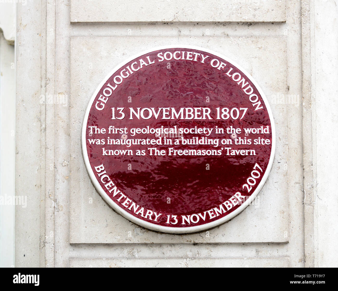 London, England, UK. Commemorative braune Plakette: "13. November 1807. Die ersten geologischen Gesellschaft war in der Welt in einem Gebäude auf dieser Si eingeweiht Stockfoto