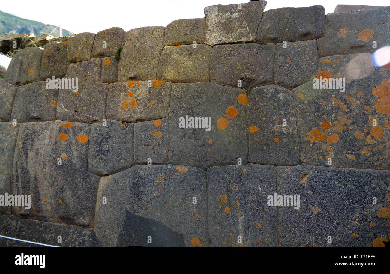 Polygonale Mauerwerk in Ollantaytambo archäologische Stätte in der Provinz Cuzco, Peru Stockfoto