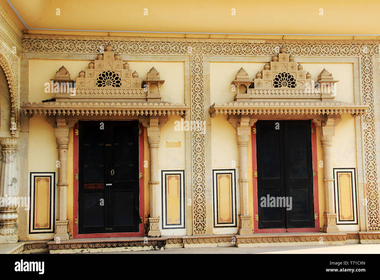 Exklusive, dekorative, Türrahmen artwork gebaut von Mörtel Maharaj Sawai Mansingh II Museum, City Palace, Jaipur, Rajasthan, Indien, Asien Stockfoto