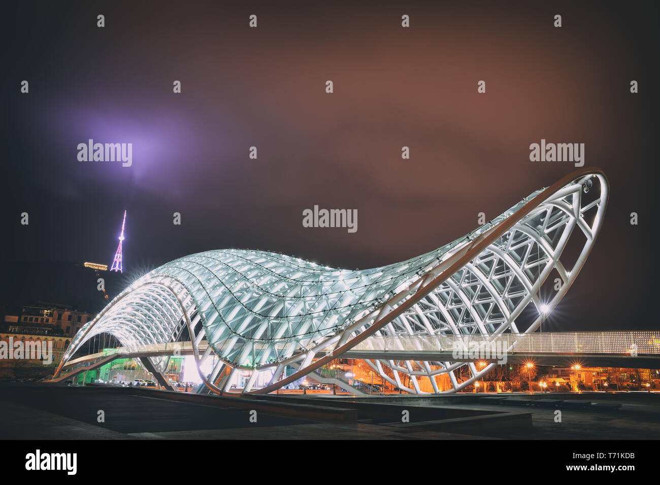 Die Brücke des Friedens in Tiflis Stockfoto