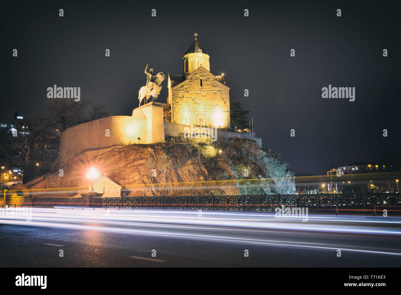 Alte Kirche bei Nacht Stockfoto