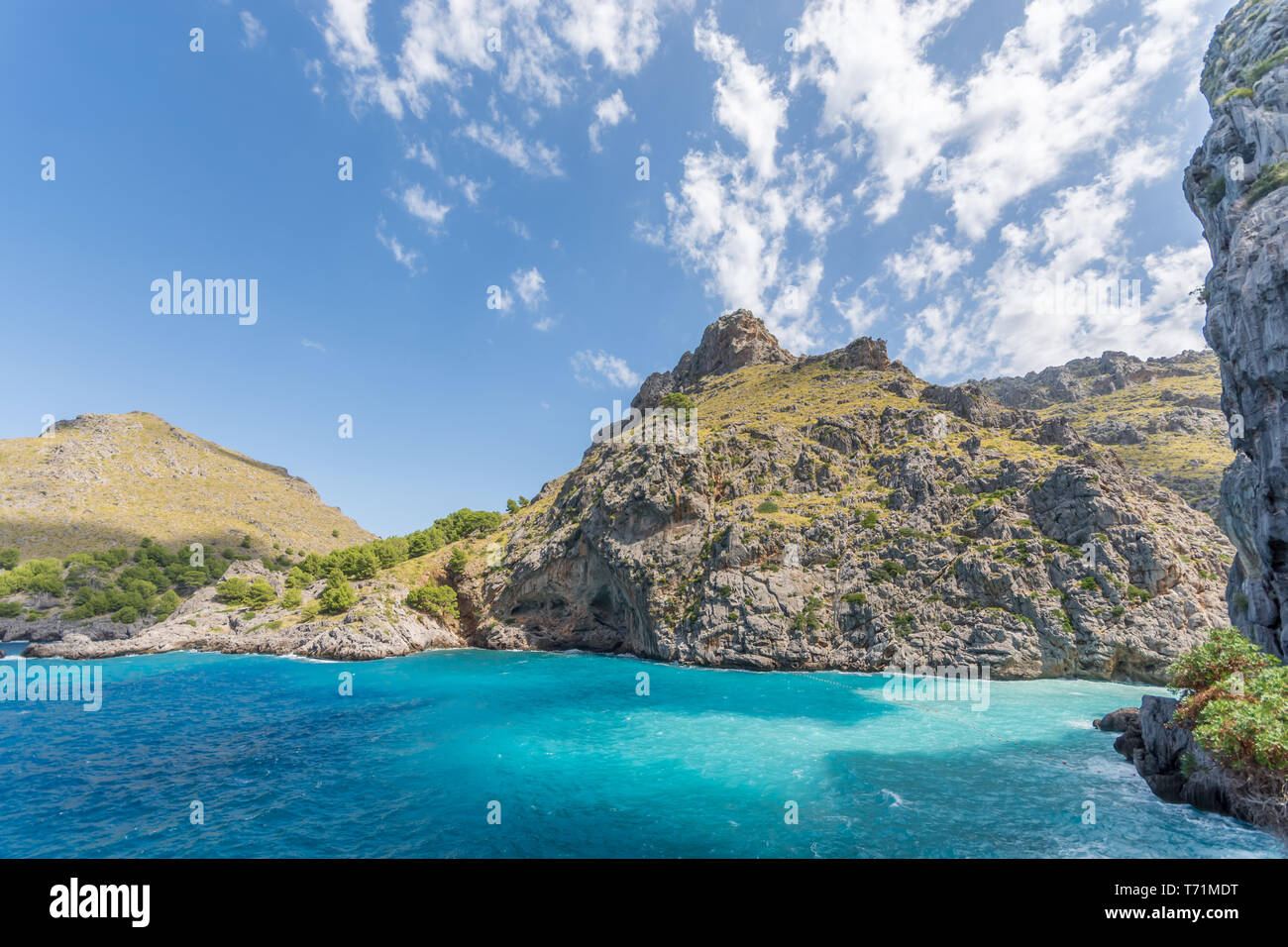 Türkisblaues Meer vor der Torrent de Pareis Stockfoto
