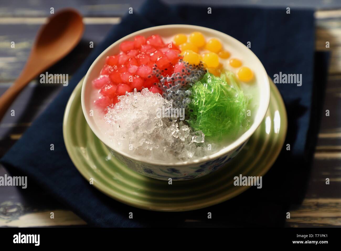 Eisige asiatischer Nachtisch von Thai Red Ruby Perlen, bubble Gelee