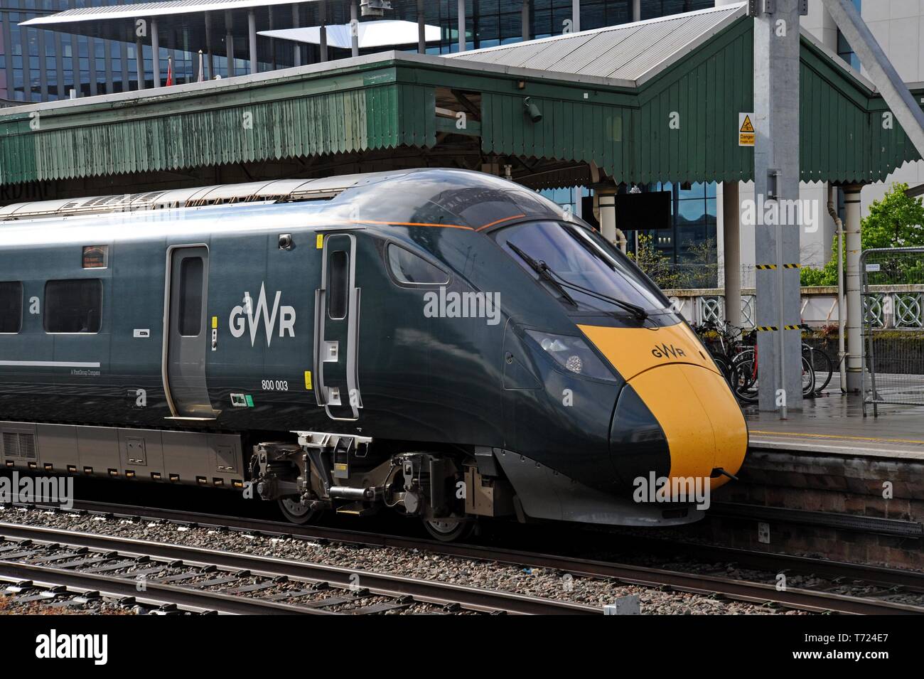 GWR Great Western Railway IET Inter City 800 Klasse bi-Modus am Bahnhof Cardiff Central Station Stockfoto