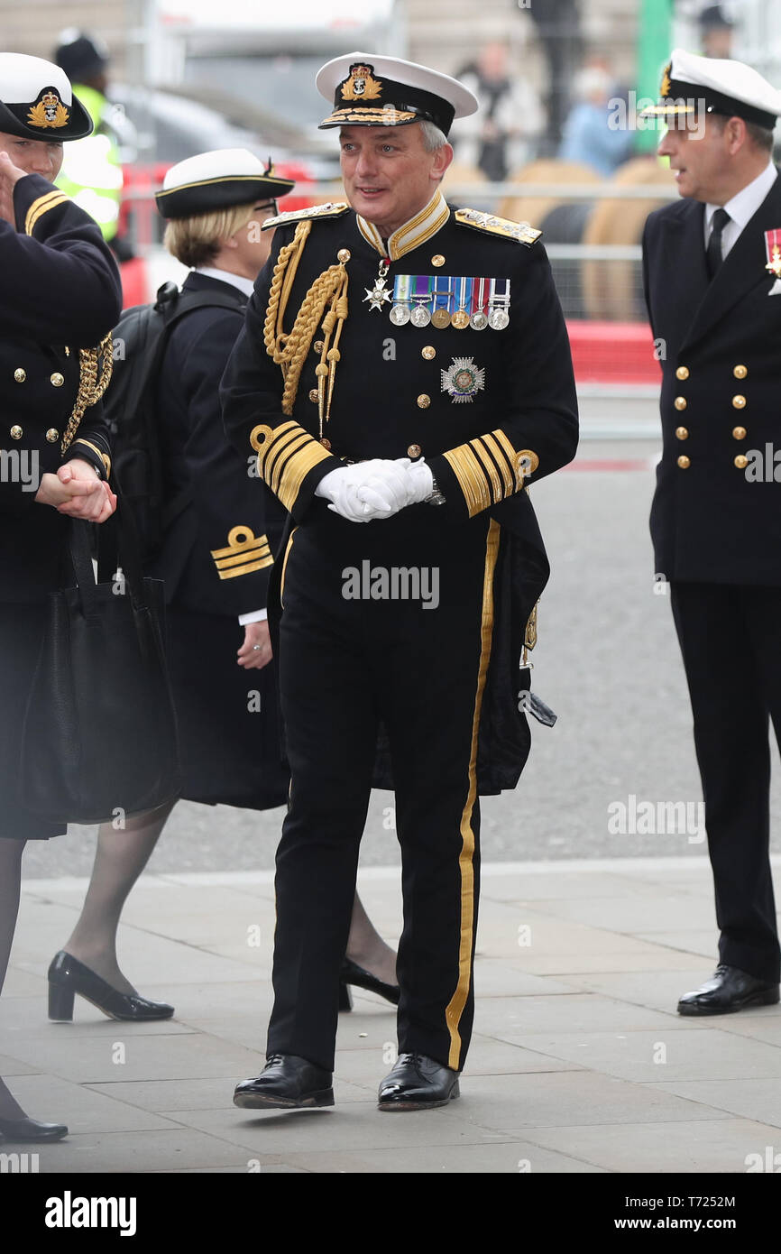 First Sea Lord Admiral Sir Philip Jones kommt ein Service von Westminster Abbey fünfzig Jahre kontinuierliche abschreckend auf See zu erkennen, zu besuchen. Der Herzog von Cambridge ist auch in seiner Eigenschaft als Commodore-in-Chief des U-Boots Service. Stockfoto