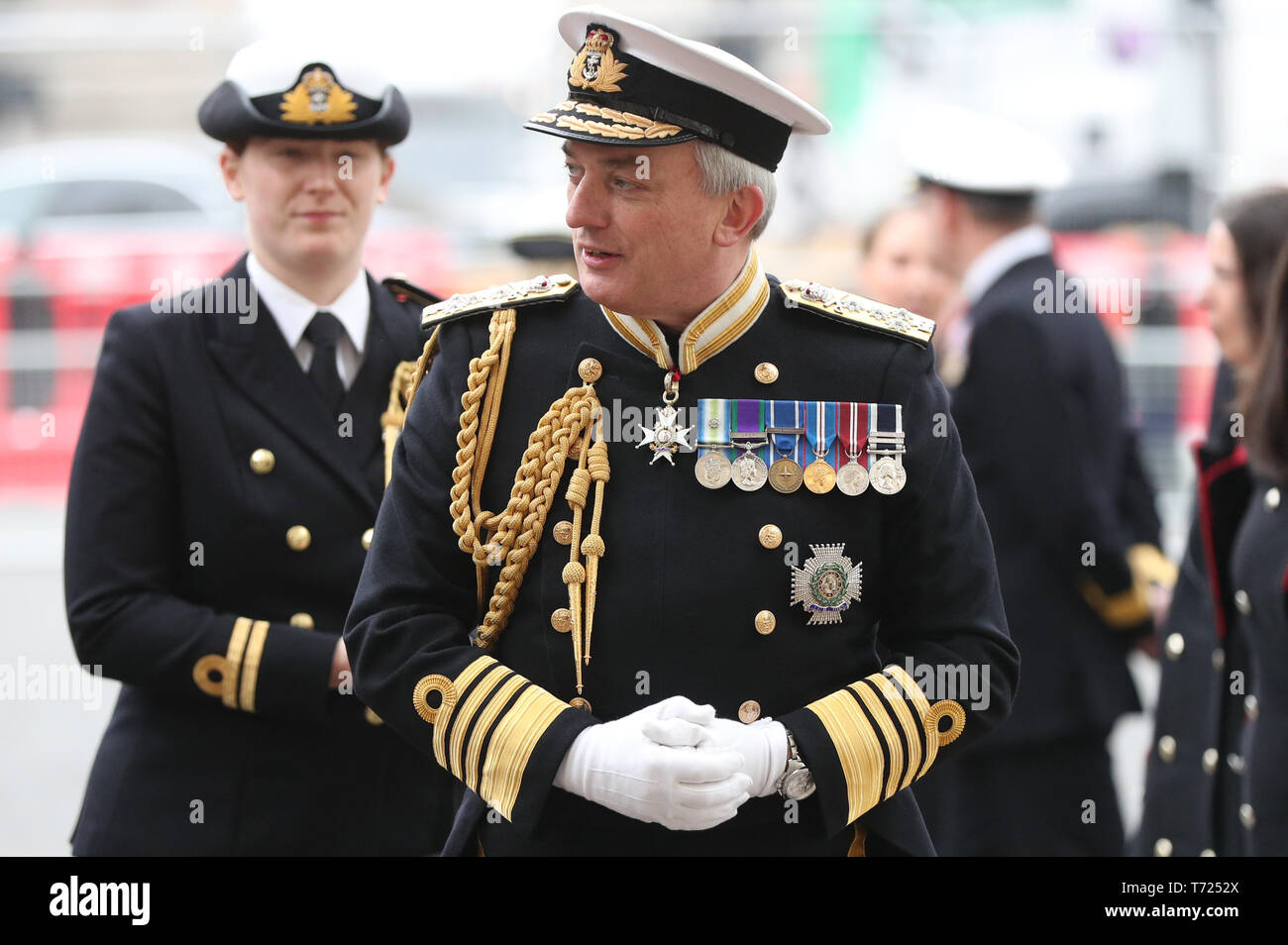 First Sea Lord Admiral Sir Philip Jones kommt ein Service von Westminster Abbey fünfzig Jahre kontinuierliche abschreckend auf See zu erkennen, zu besuchen. Der Herzog von Cambridge ist auch in seiner Eigenschaft als Commodore-in-Chief des U-Boots Service. Stockfoto