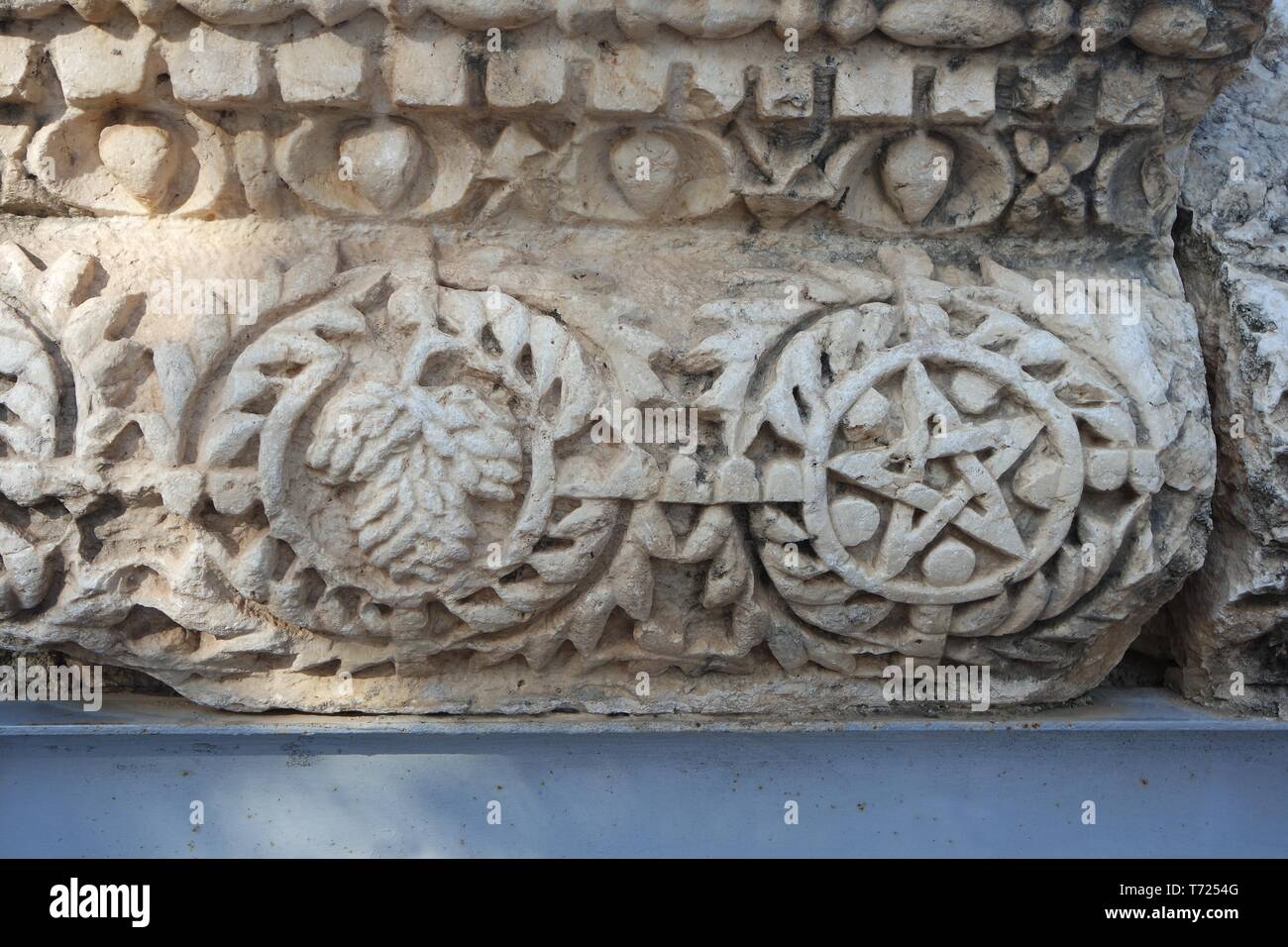 Antike Reliefs in Kapernaum, Israel Stockfoto