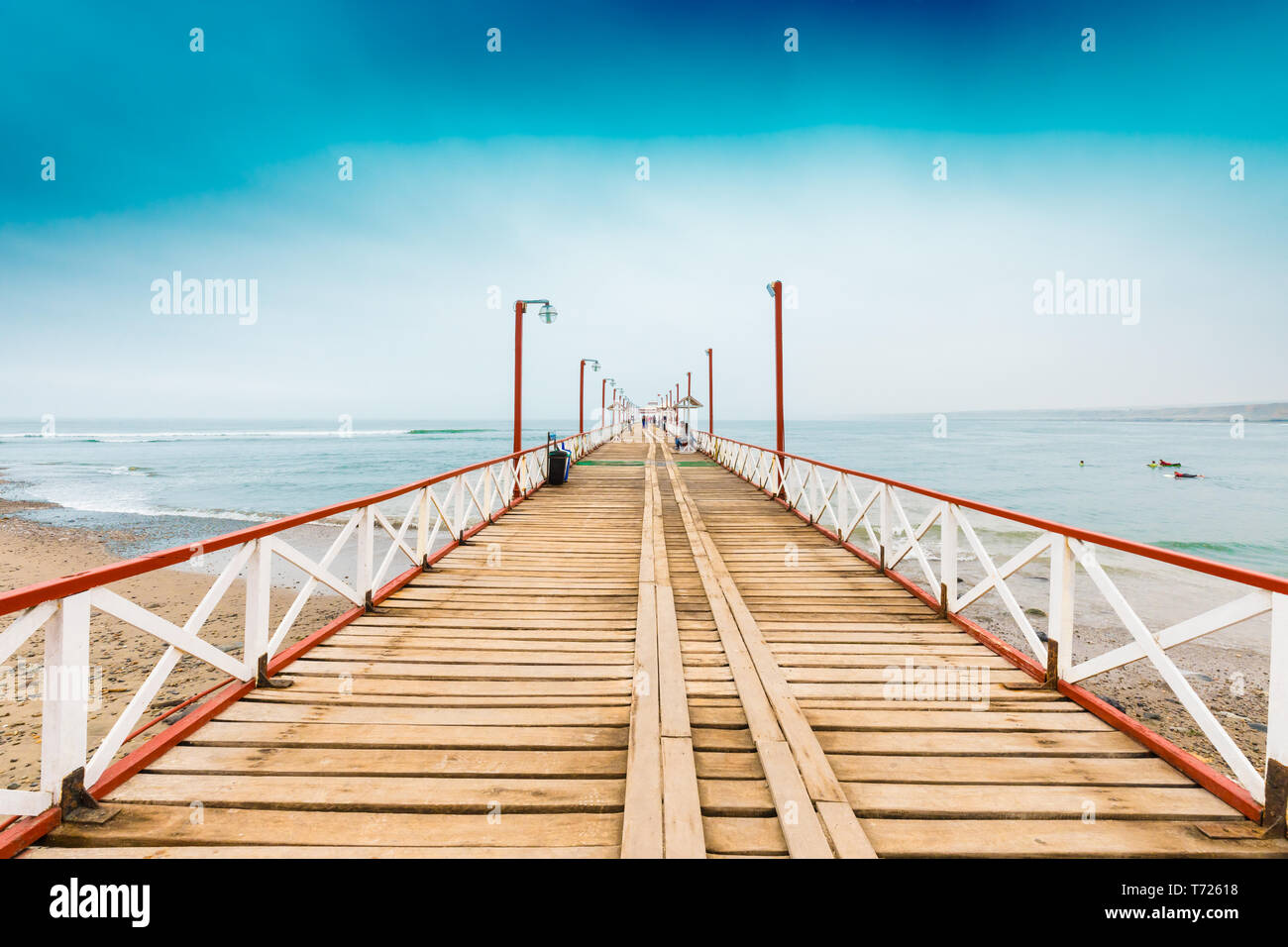 Hölzerne Seebrücke Pimentel Peru Strand Stockfoto