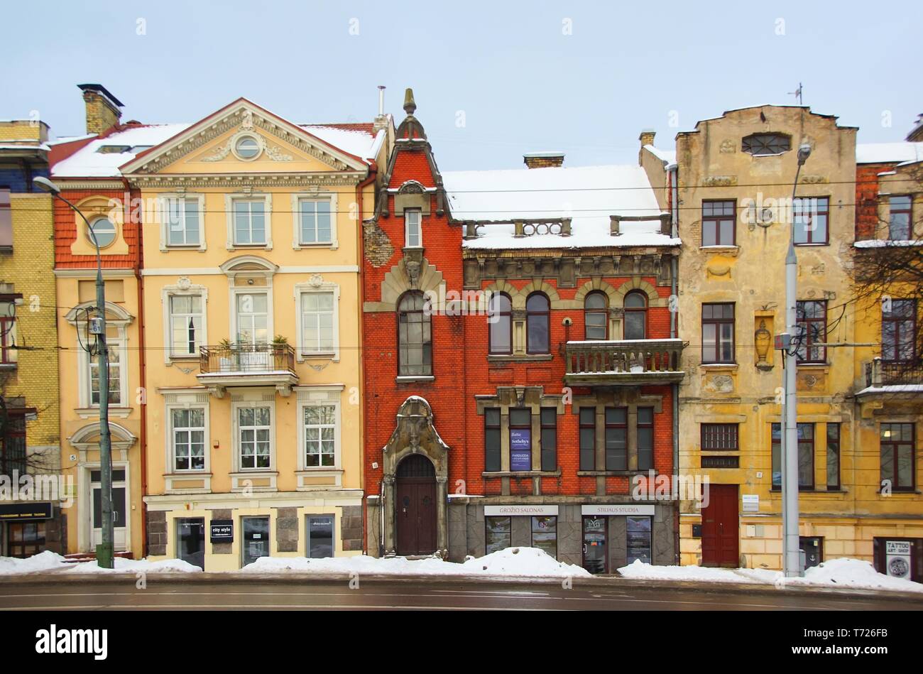 Die Vielfalt der architektonischen Gestaltung von Fassaden in Vilnius Stockfoto