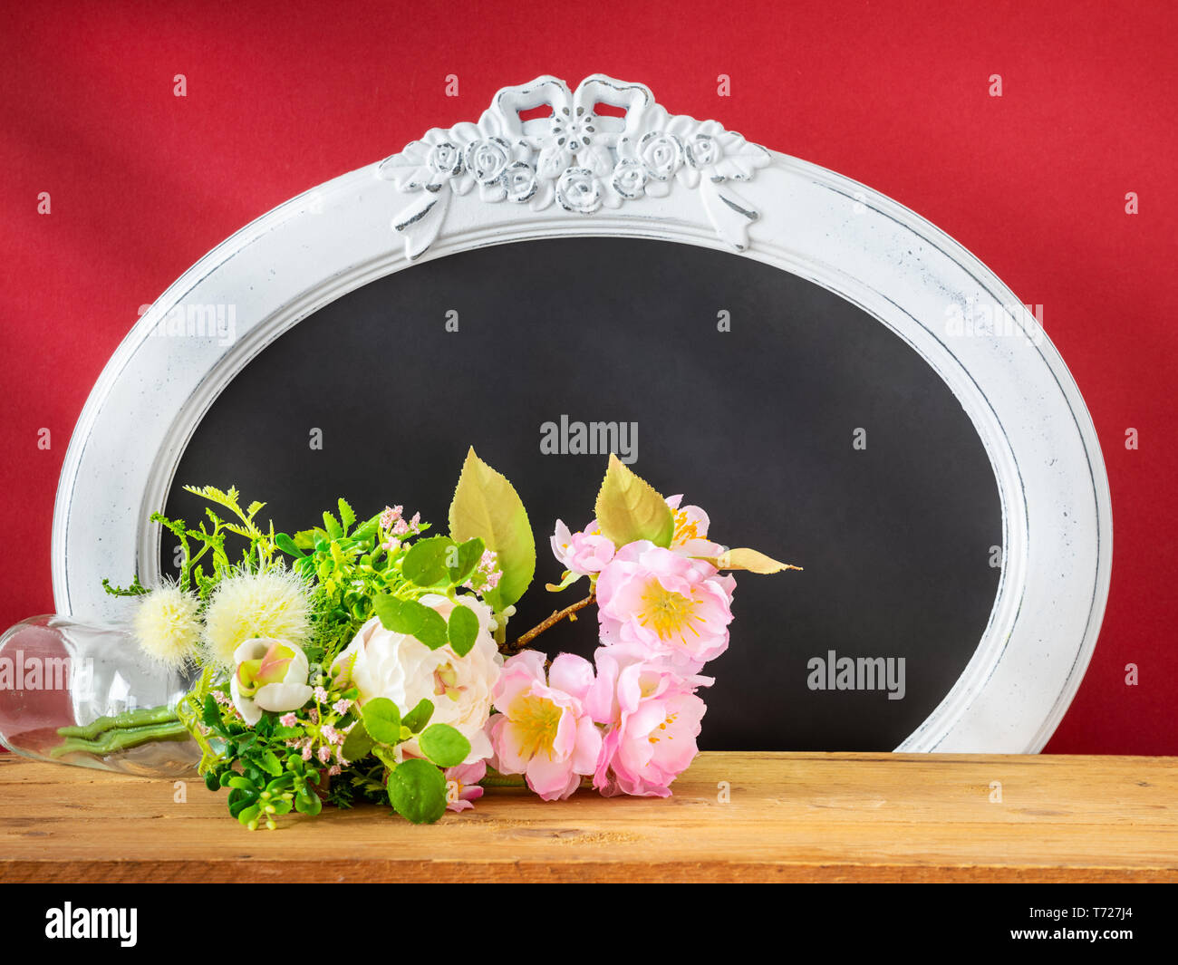 Feder Dekoration Blumen und vintage Frame Stockfoto