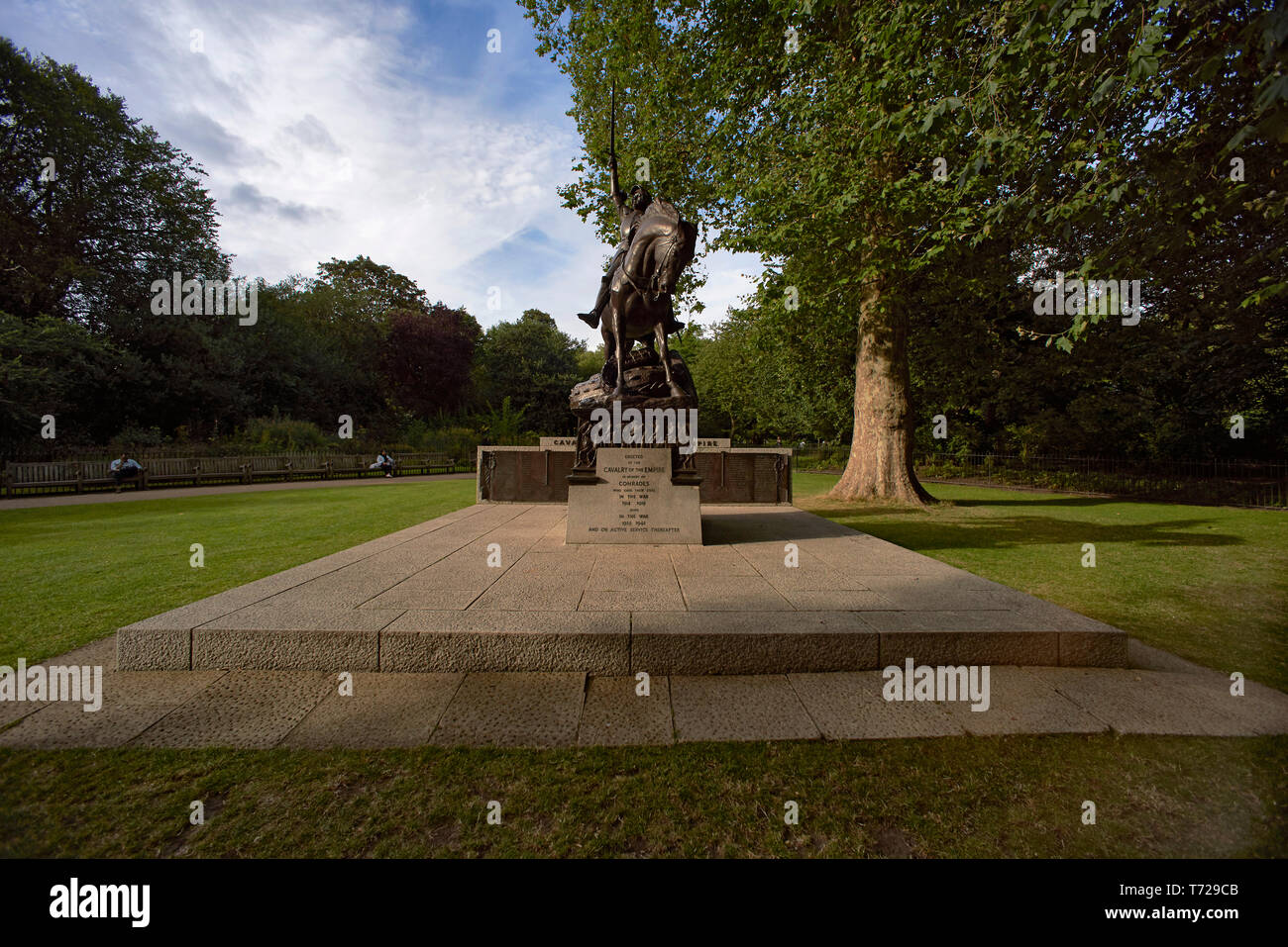 Statuen in und um den Hyde Park mit Reiter mit Schwert. Stockfoto