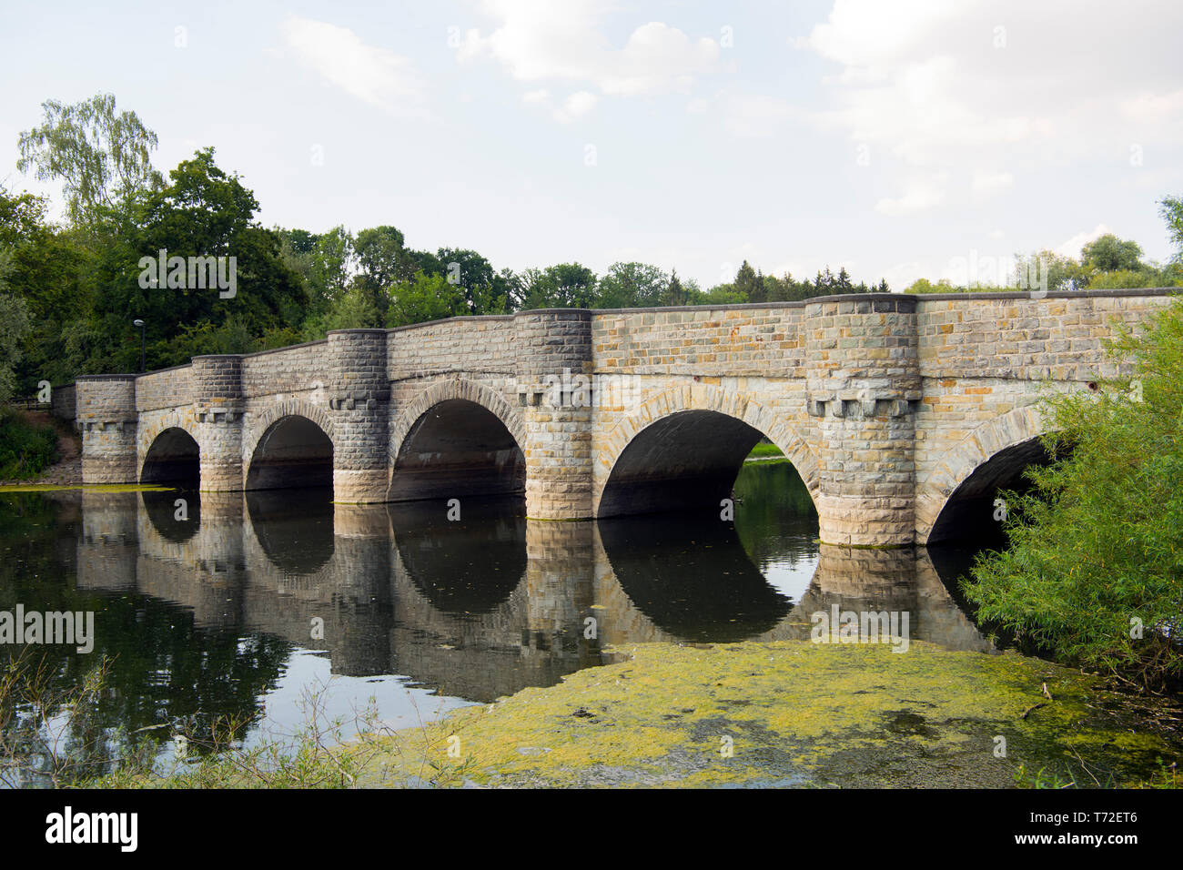 Deutschland, Nordrhein-Westfalen, Kreis Soest, Möhnesee-Wamel, Kanzelbrücke im Einlaufbereich des Möhneflusses in das Vorbecken des Möhnesees Stockfoto