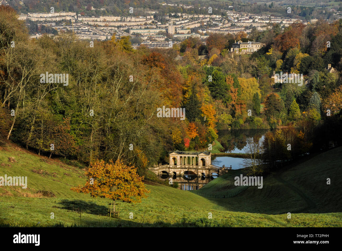 Herbst Blick von Vor Parkhaus über der Palladianische Brücke in Richtung Bad Stockfoto