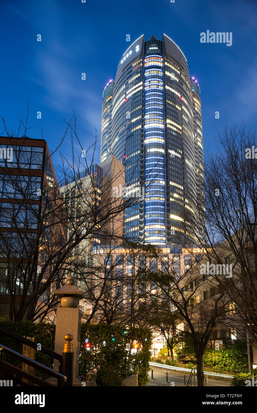 Nachtansicht der Mori Tower, Roppongi Hills, 6-10-1 Roppongi, Minato-ku, Tokio, Japan Stockfoto