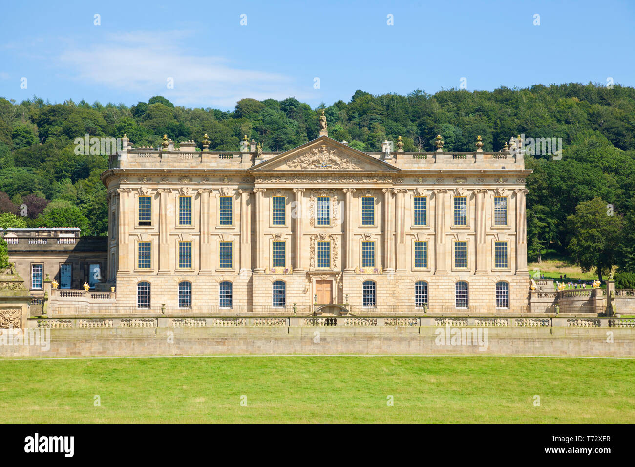 Chatsworth House Park mit Gras Parks und Wäldern Derbyshire England UK GB Europa Stockfoto