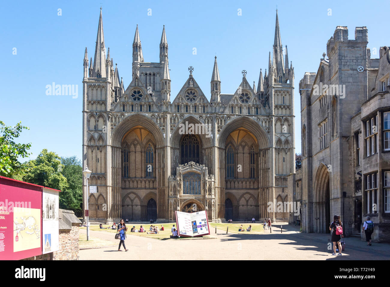 West Front, Peterborough Kathedrale, Peterborough, Cambridgeshire, England, Vereinigtes Königreich Stockfoto