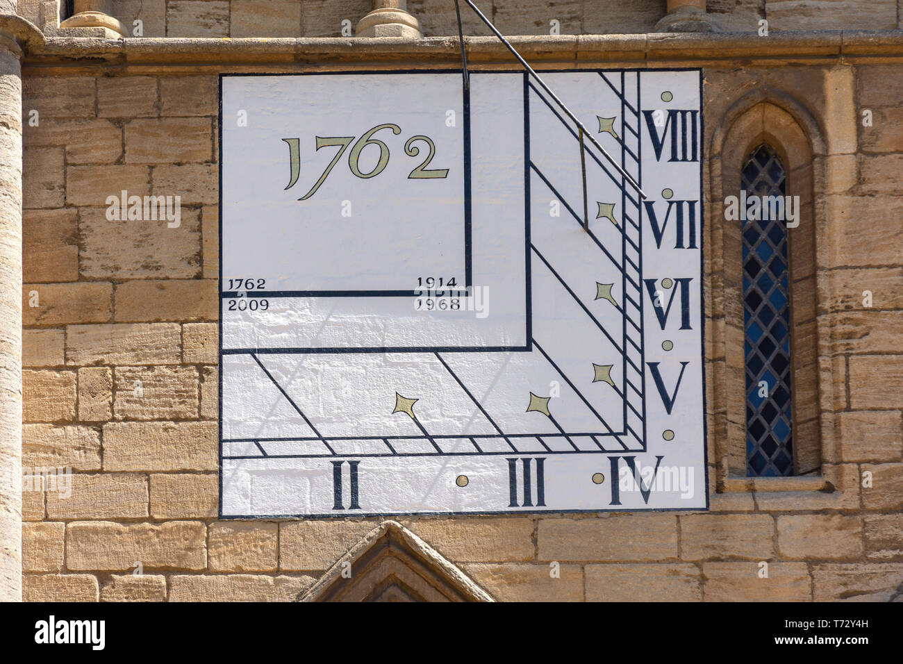 Sonnenuhr aus dem 18. Jahrhundert in der Kathedrale von Peterborough, Peterborough, Cambridgeshire, England, Vereinigtes Königreich Stockfoto