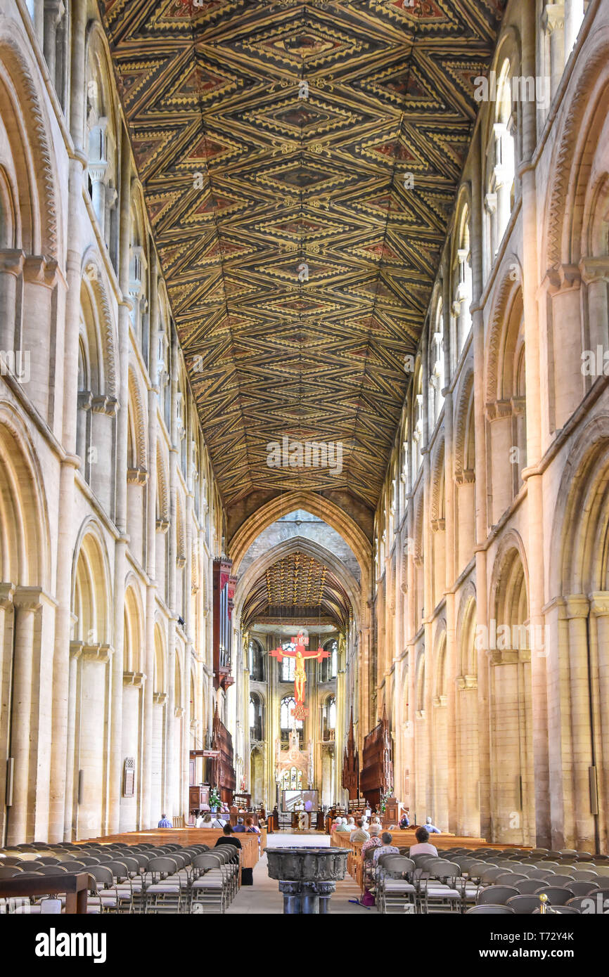 Innenraum Mittelschiff und Altar, Peterborough Kathedrale, Peterborough, Cambridgeshire, England, Vereinigtes Königreich Stockfoto