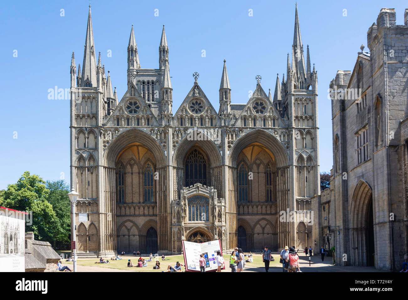 West Front, Peterborough Kathedrale, Peterborough, Cambridgeshire, England, Vereinigtes Königreich Stockfoto