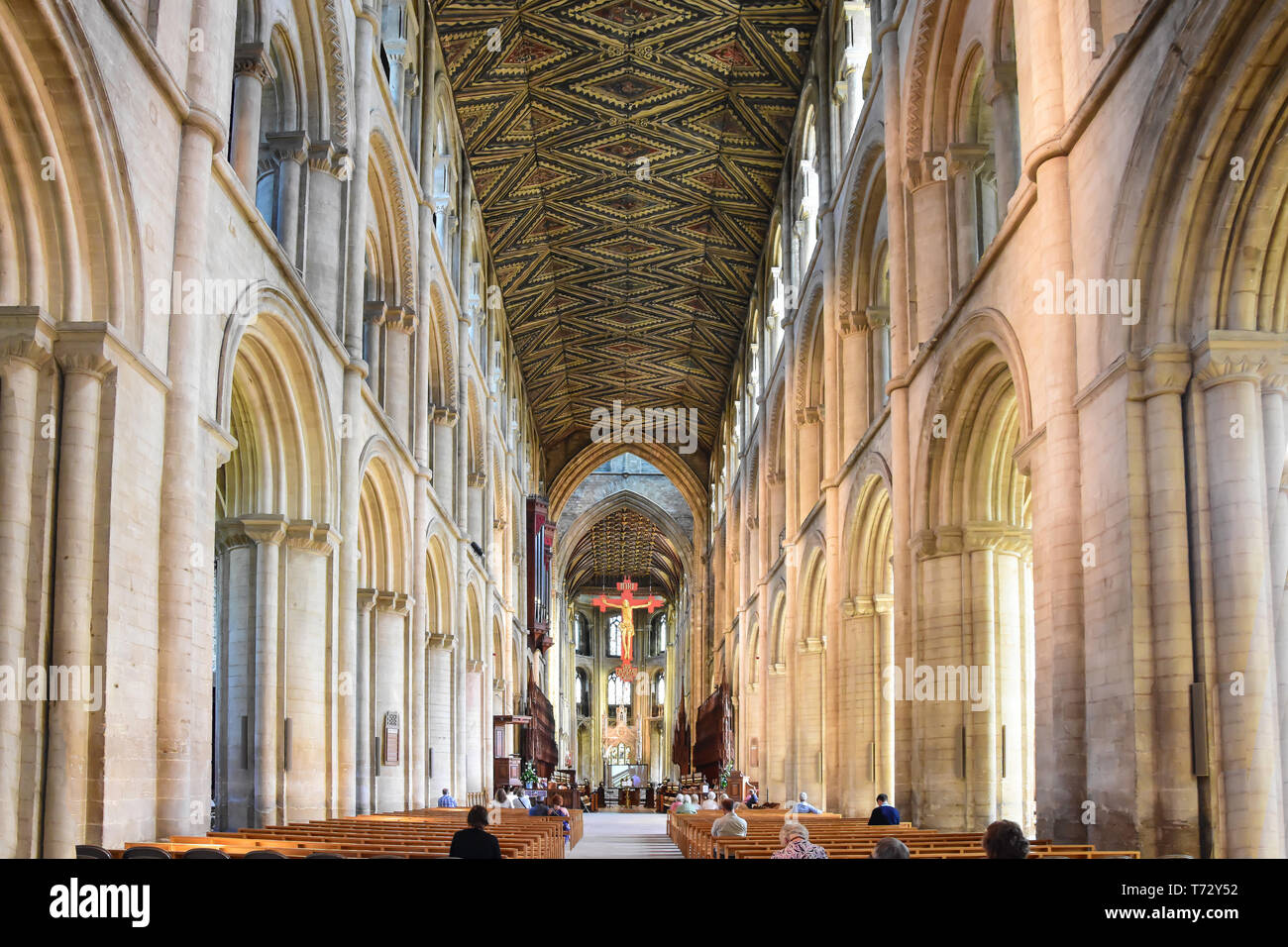 Innenraum Mittelschiff und Altar, Peterborough Kathedrale, Peterborough, Cambridgeshire, England, Vereinigtes Königreich Stockfoto