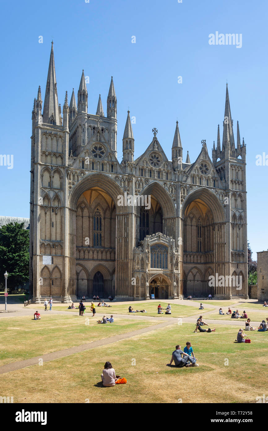 West Front, Peterborough Kathedrale, Peterborough, Cambridgeshire, England, Vereinigtes Königreich Stockfoto