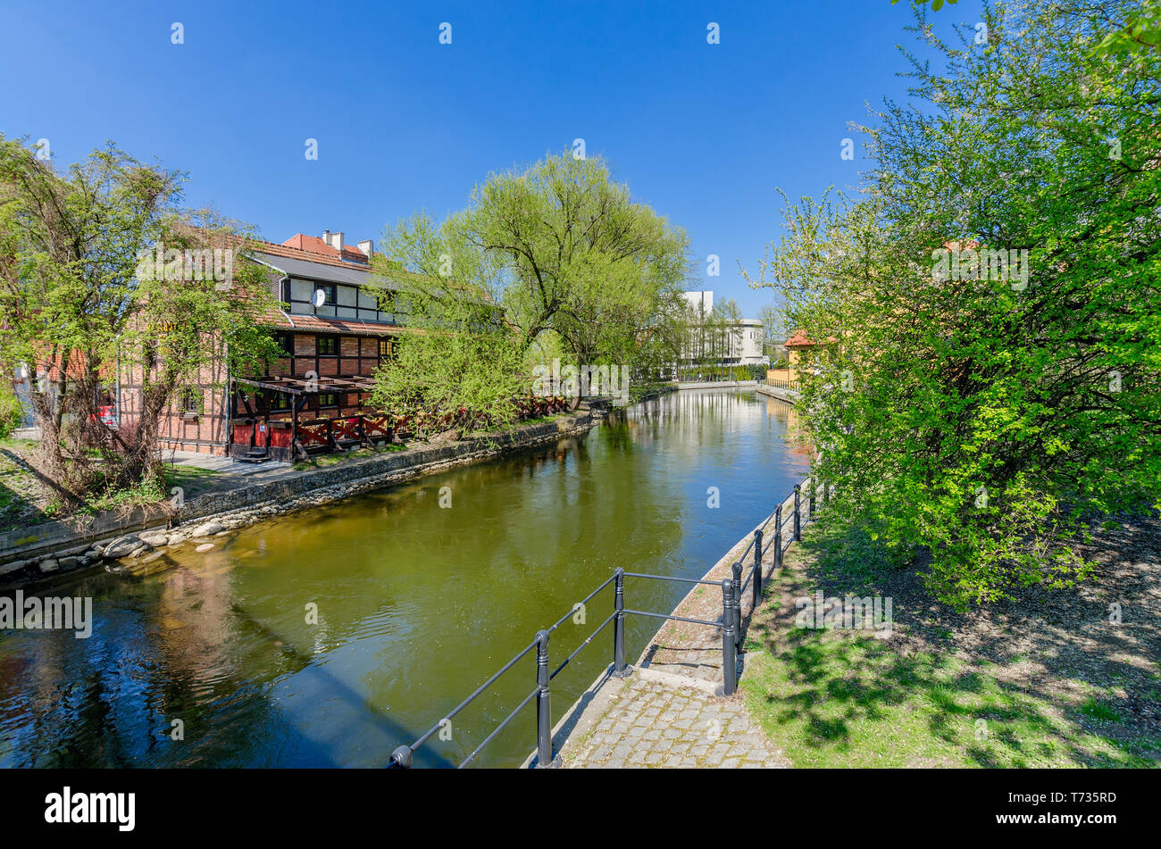 Bydgoszcz, Kuyavian - Provinz Pommern, Polen. Mlynowka Fluss, mit Blick auf einen Teil der Mühle Insel. Stockfoto