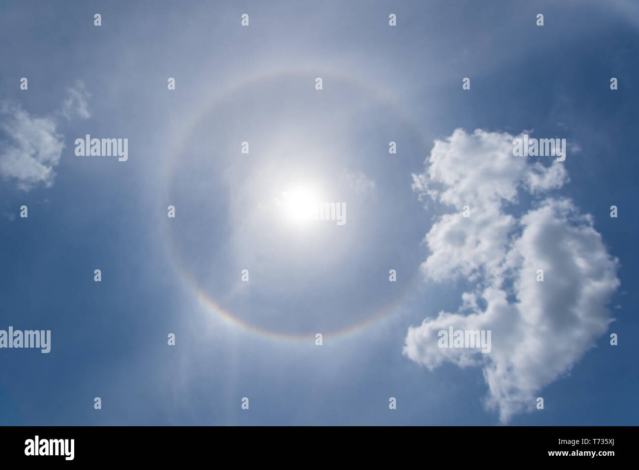 Santa Clara, Kuba. Mai 03, 2019: Ein solar Halo in den Himmel um 13:29:51 Kuba Zeit sichtbar Stockfoto
