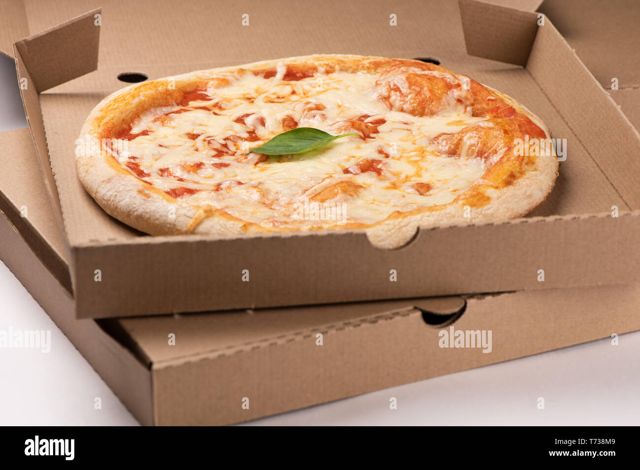 Pizza in einem Karton Nahaufnahme Stockfoto