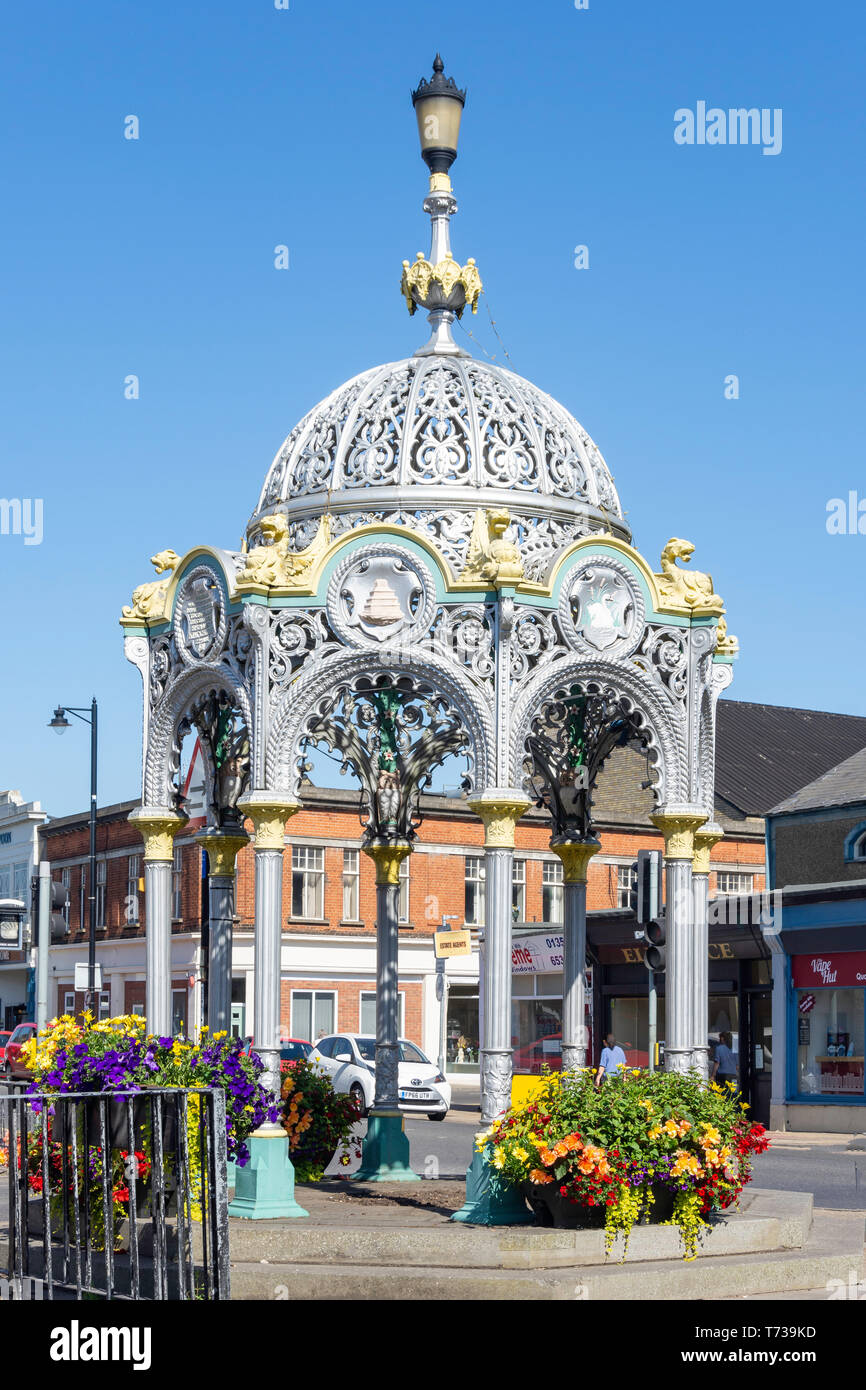 King George V Memorial Fountain in der Broad Street, März, Cambridgeshire, England, Vereinigtes Königreich Stockfoto