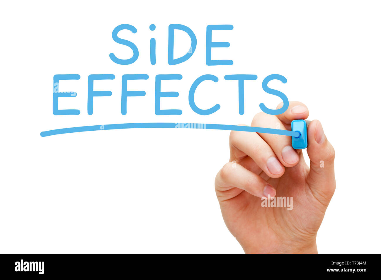 Hand schreiben Nebenwirkungen mit blauer Markierung auf transparente abwischen Board auf weißem Hintergrund. Stockfoto