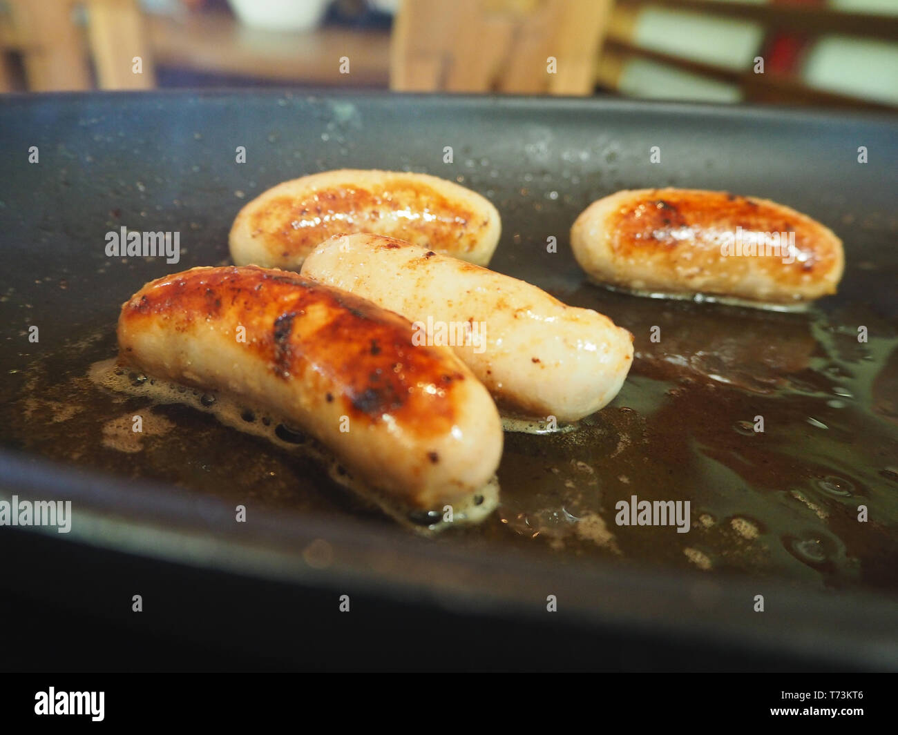 Typisch deutsche Wurst Leckere dunkle gebraten in der Pfanne Stockfoto