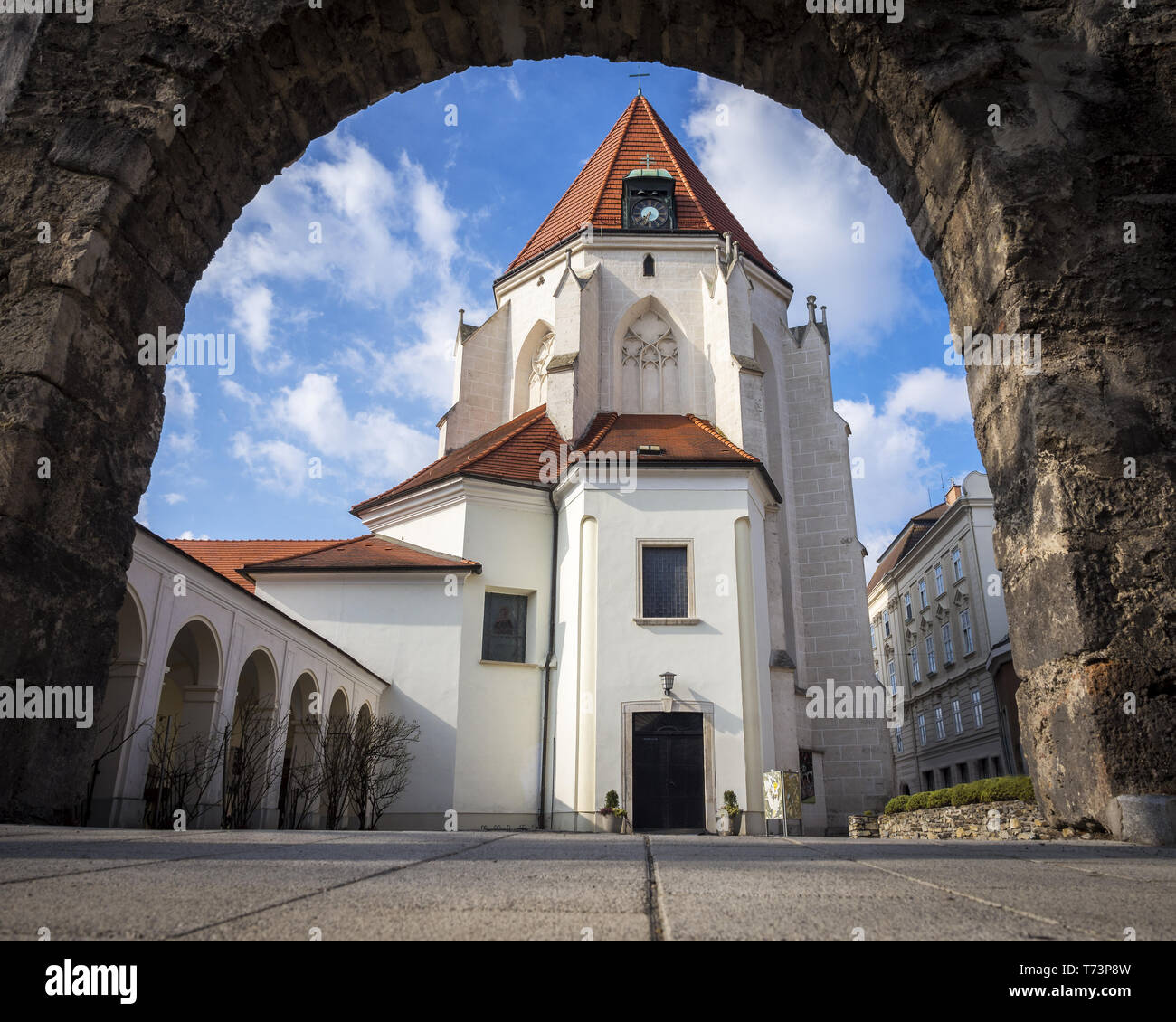 Kloster St. Jakob in Österreich und Torbogen Stockfoto