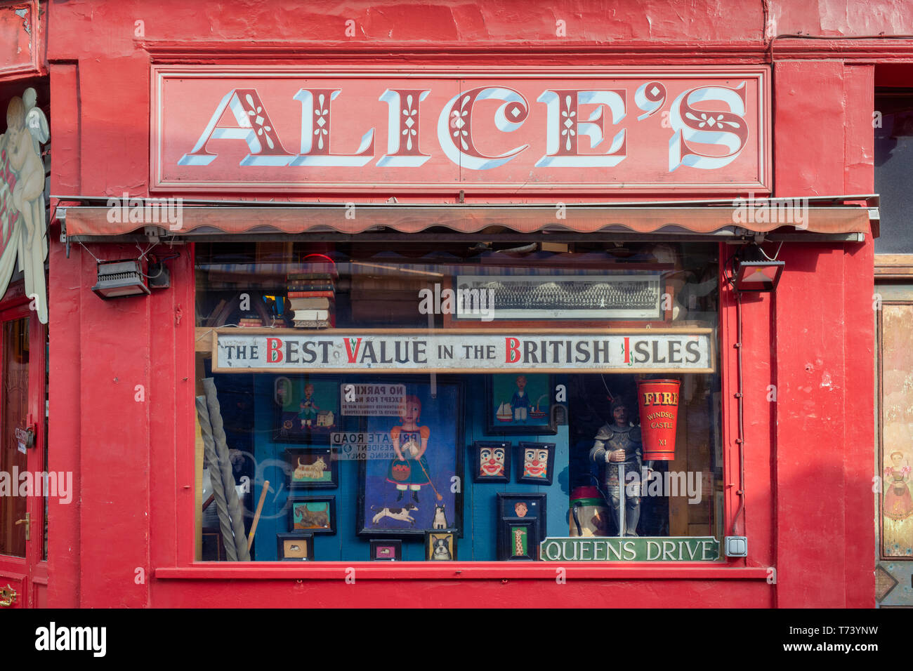 Alices Antiquitätengeschäft. Der Portobello Road. Notting Hill, London, England Stockfoto