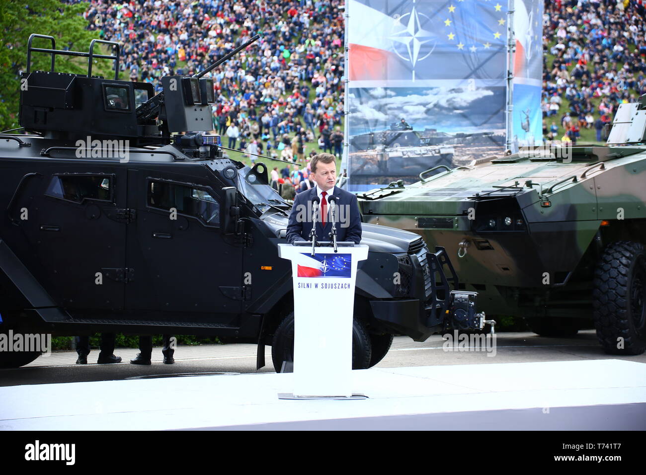 Polen: Minister für Verteidigung Mariusz Blaszczak hält Rede am Tag der Verfassung. Stockfoto