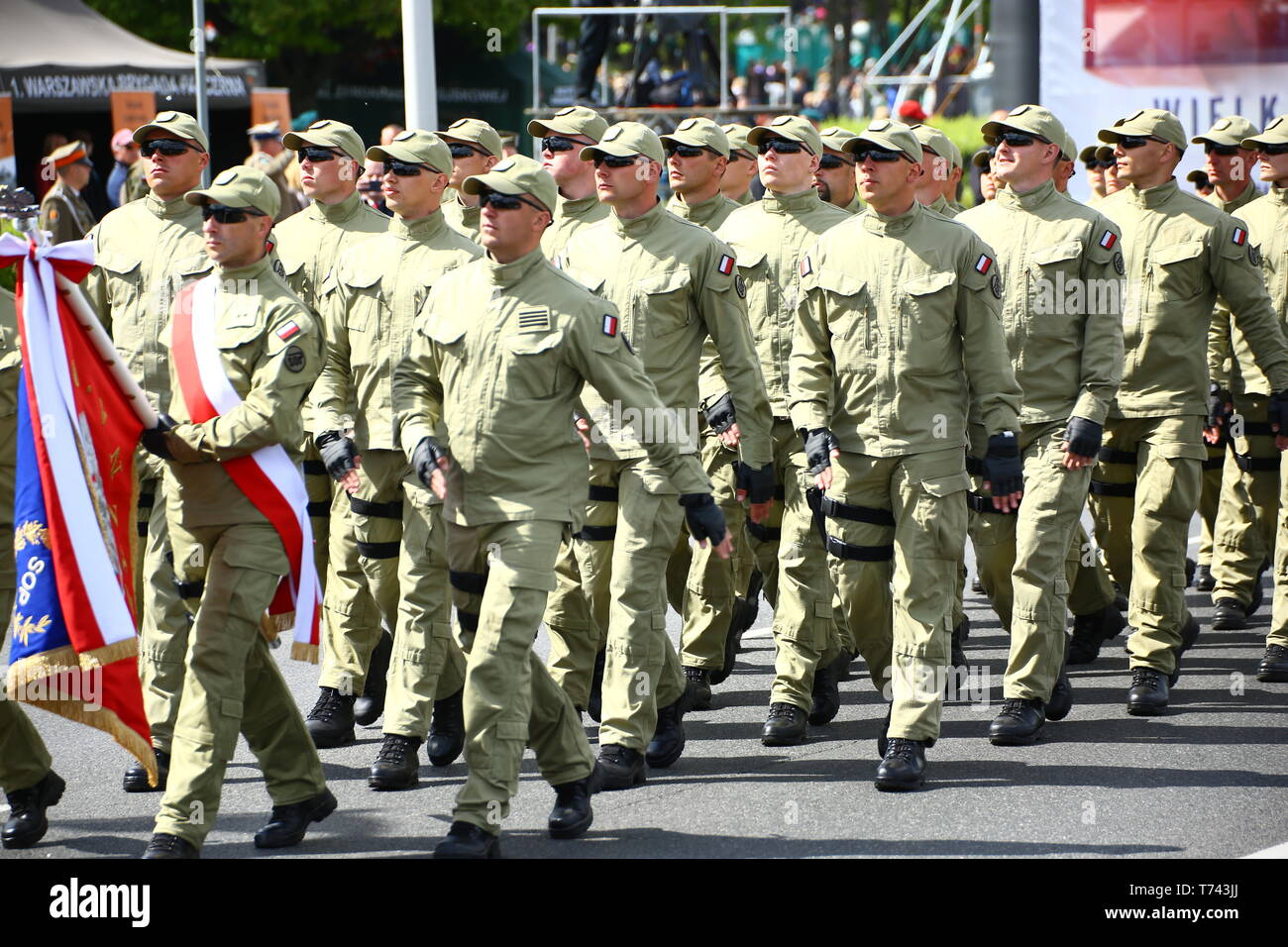 Polen: Soldaten der polnischen Armee marschiert während der Militärparade zur Feier Tag der Verfassung. Stockfoto