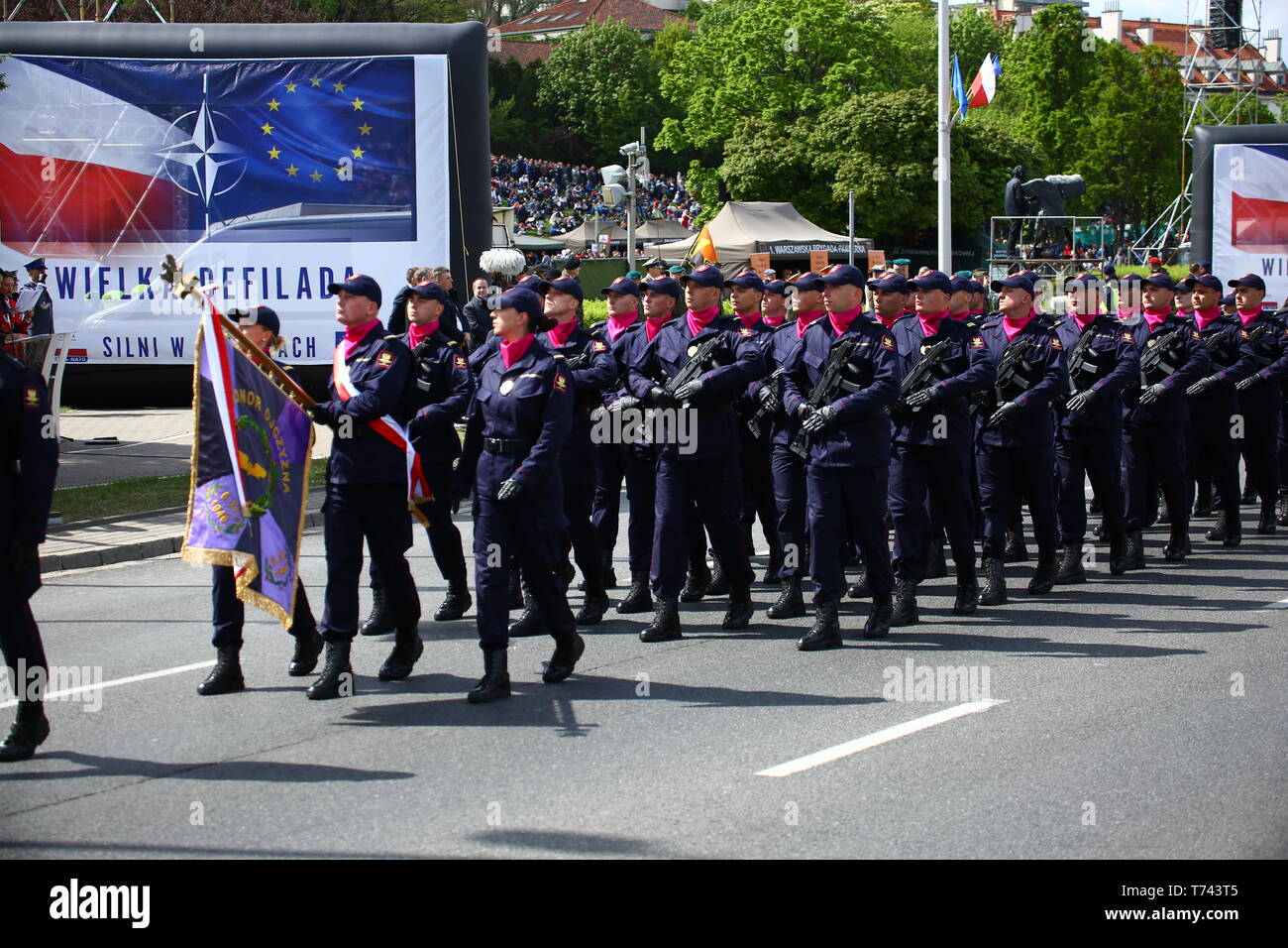 Polen: Soldaten der NATO und der Europäischen Länder März an der Militärparade am Tag der Verfassung. Stockfoto